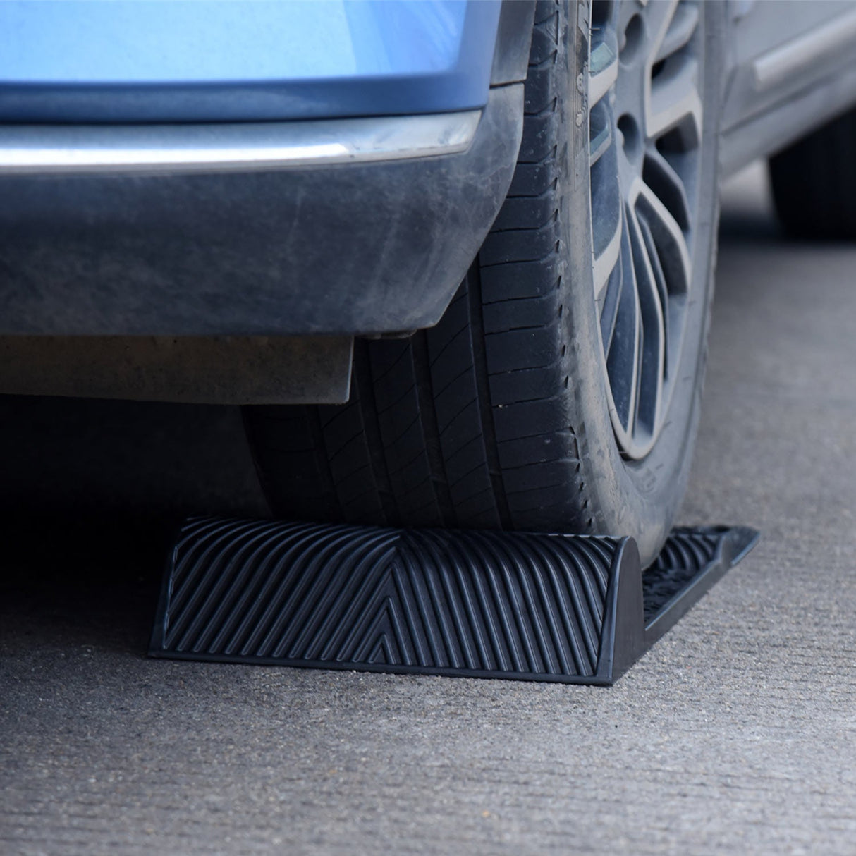 4PCS Car Parking Mat Self Adhesive with Yellow Reflective - Installation | Besea Cone