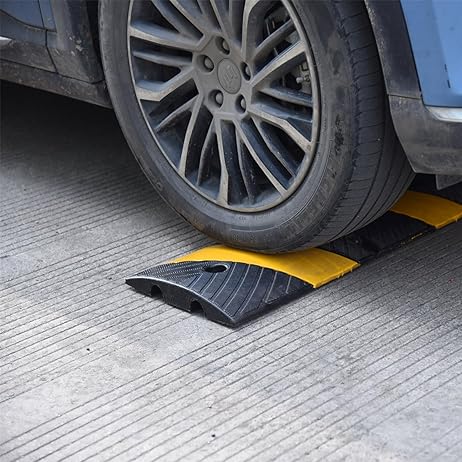 Heavy Duty Rubber Speed Bump Hump - Close-Up | Besea Cone