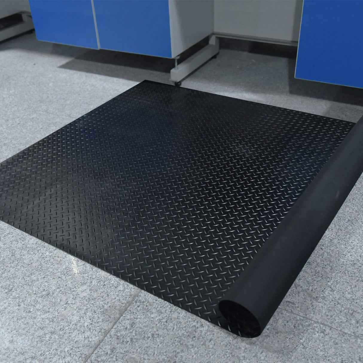 Diamond Plate Rubber Flooring Roll - Top View | Besea Cone