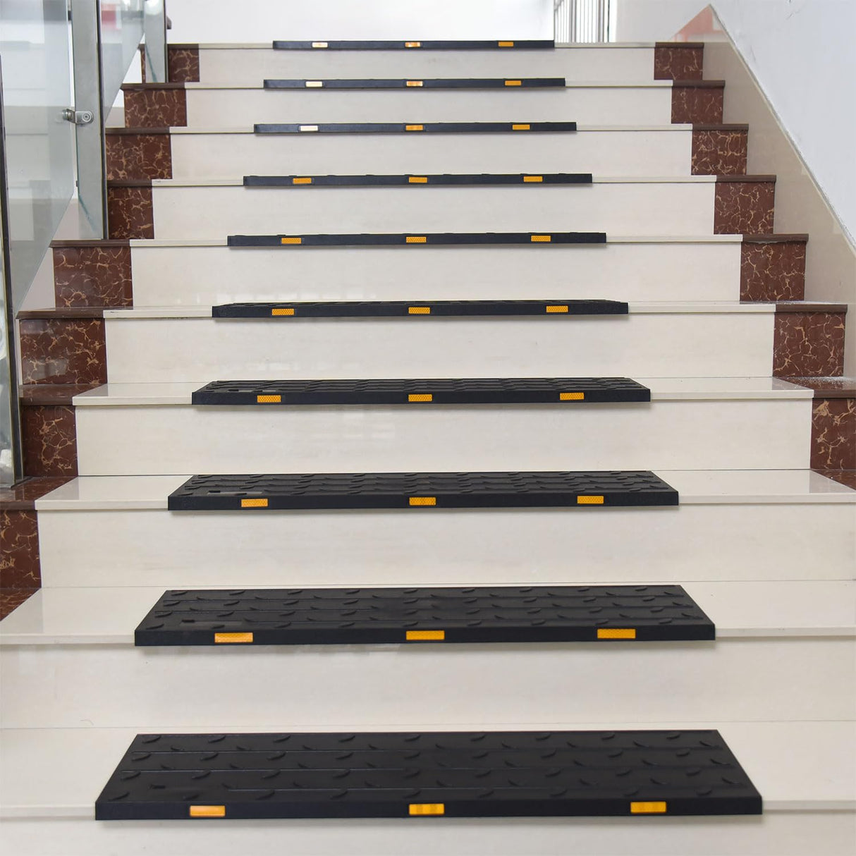 Rubber stair treads - Detail | Besea Cone
