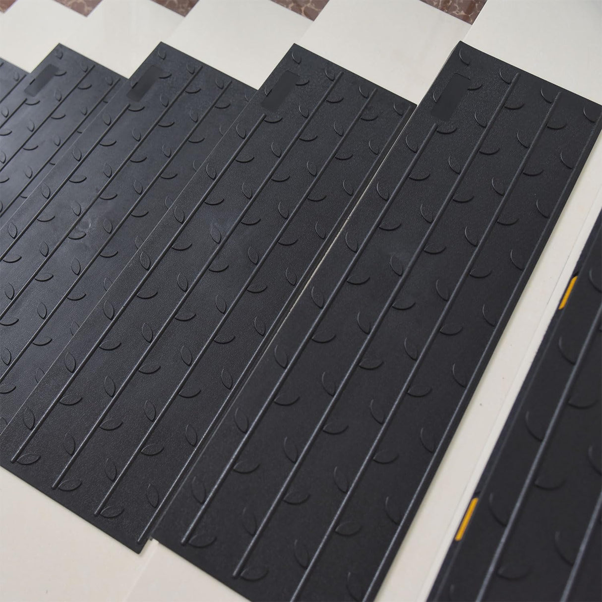 Rubber stair treads - Close-Up | Besea Cone