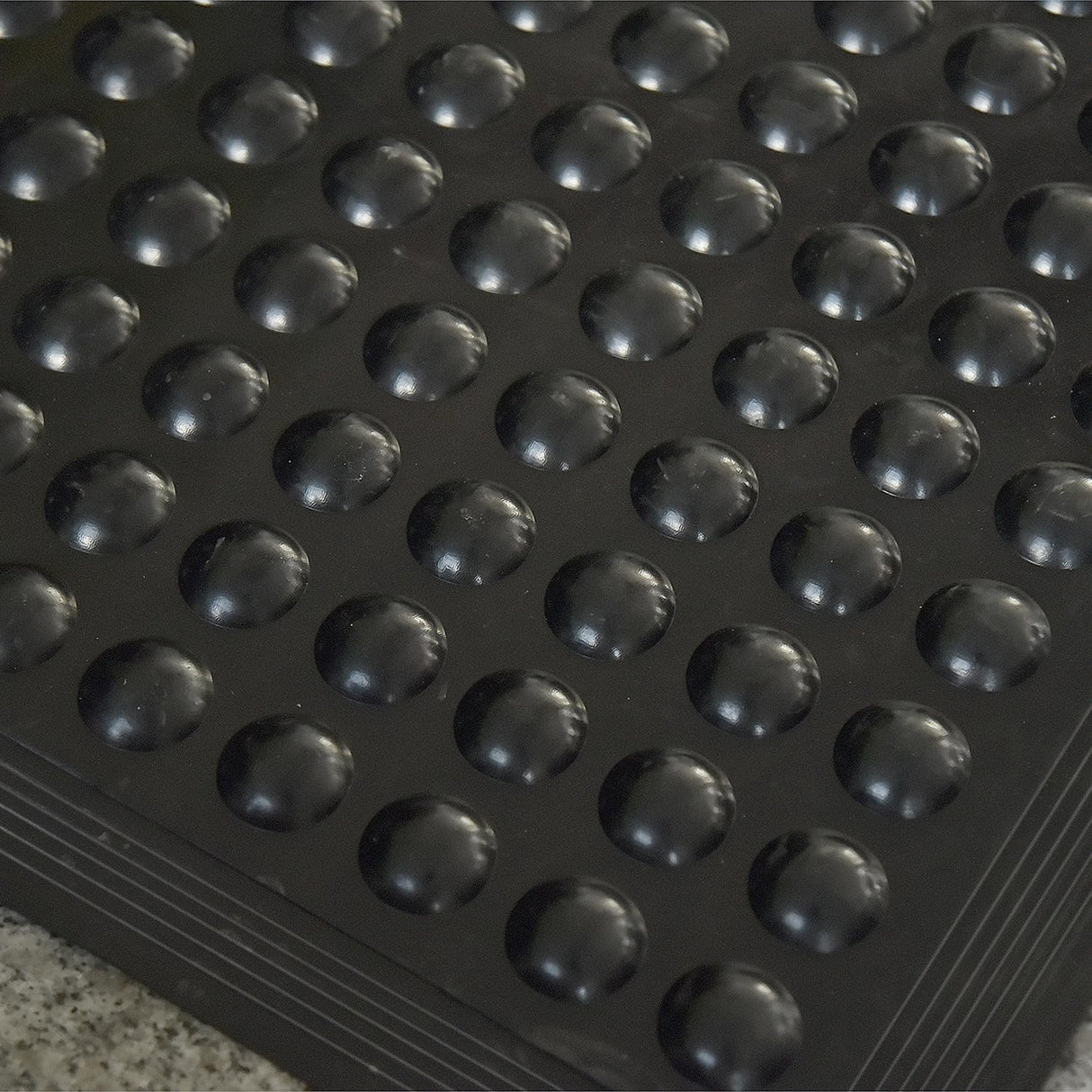 Rubber Dubble Anti-Fatigue Workplace Mat - Close-Up | Besea Cone