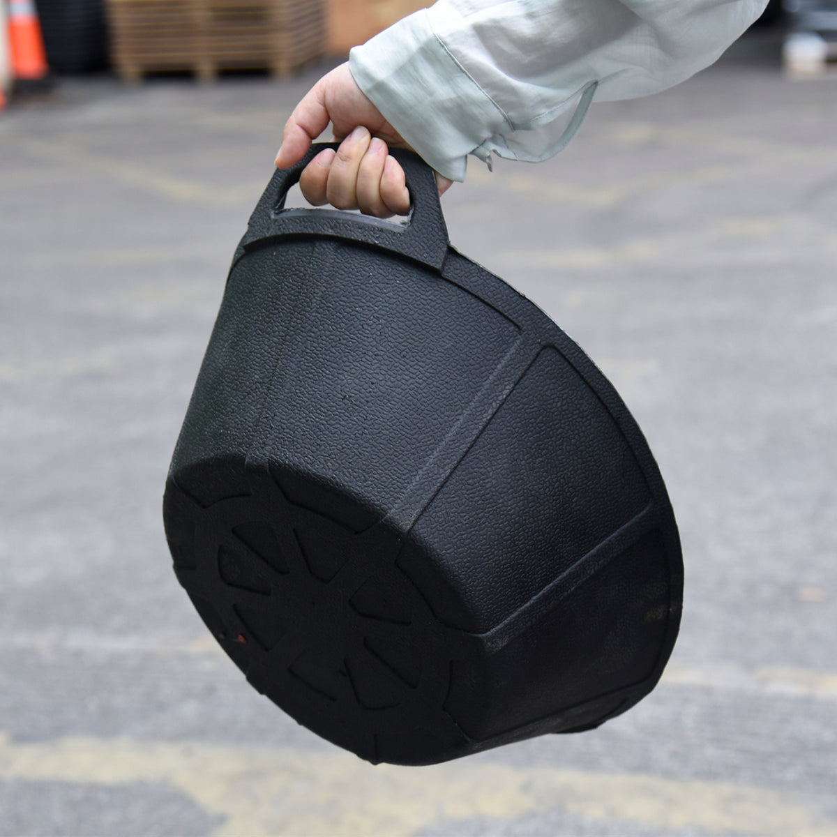Flexible black rubber utility tub with two integrated handles - supplied in an 8-pack
