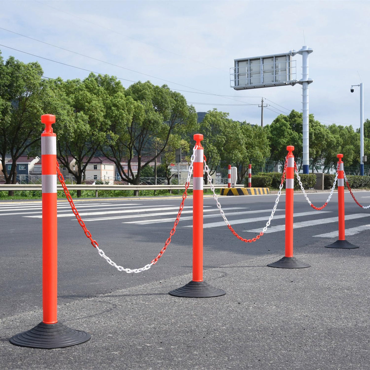 6-Pack Work Zone Safety Chain Post Set - High Visibility - Side View | Oranlite Europe