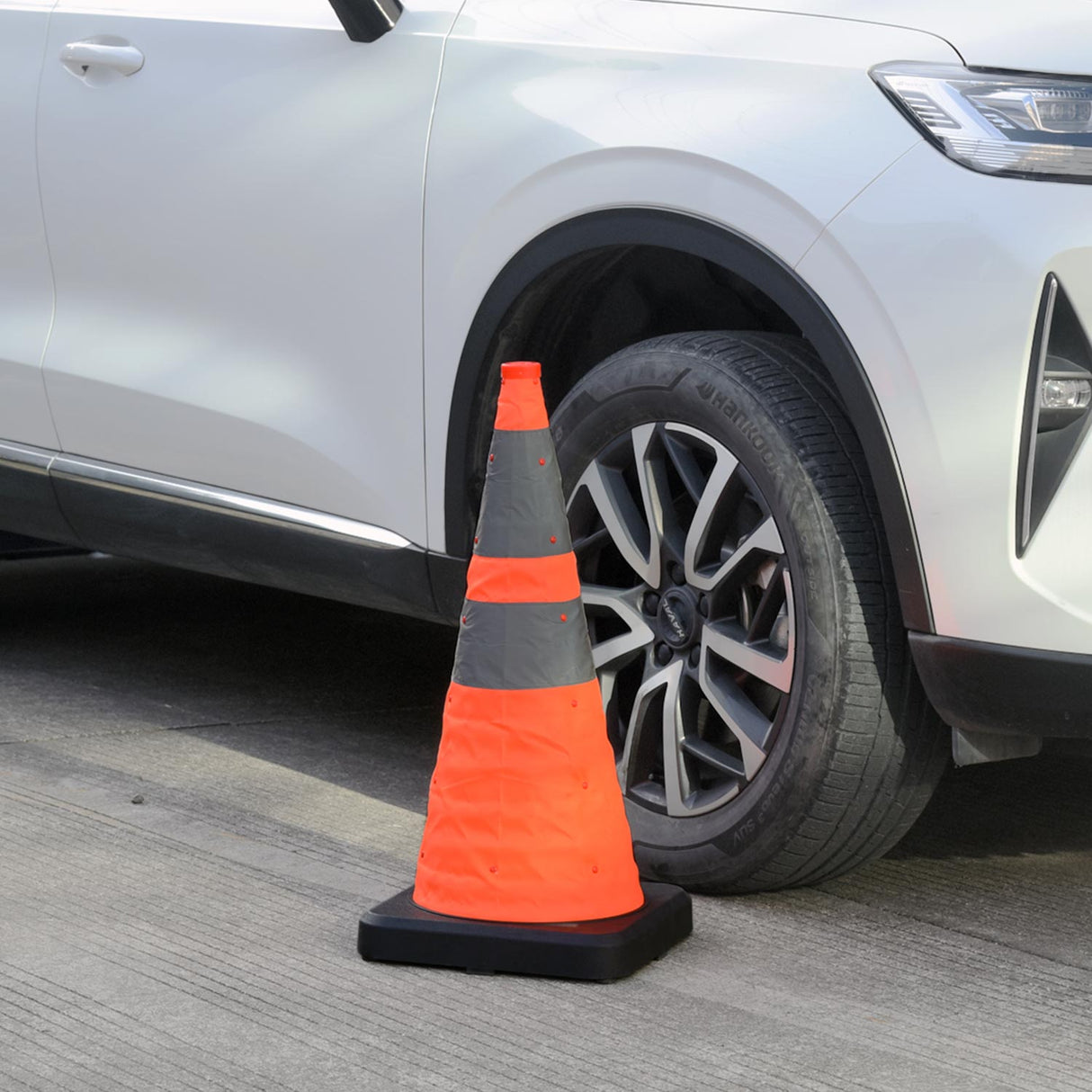 70 CM Black Base Collapsible Cone with CNSS High - Dimensions | Besea Cone