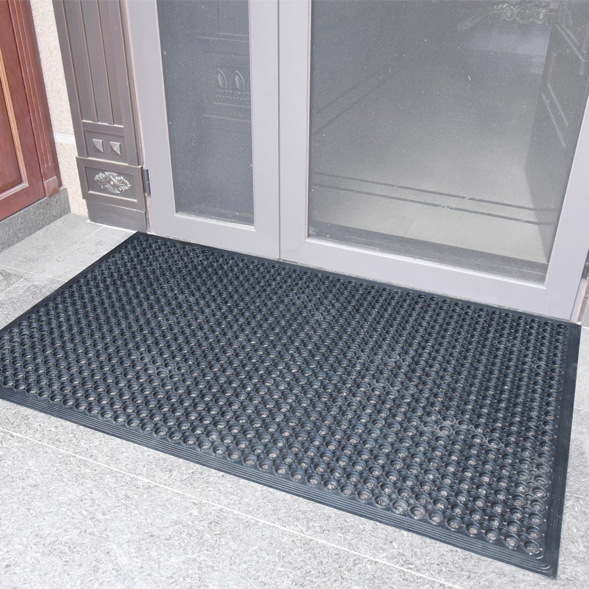 Rubber Anti-Slip Mat with Holes for Doorway Kitchen - Close-Up | Oranlite Europe