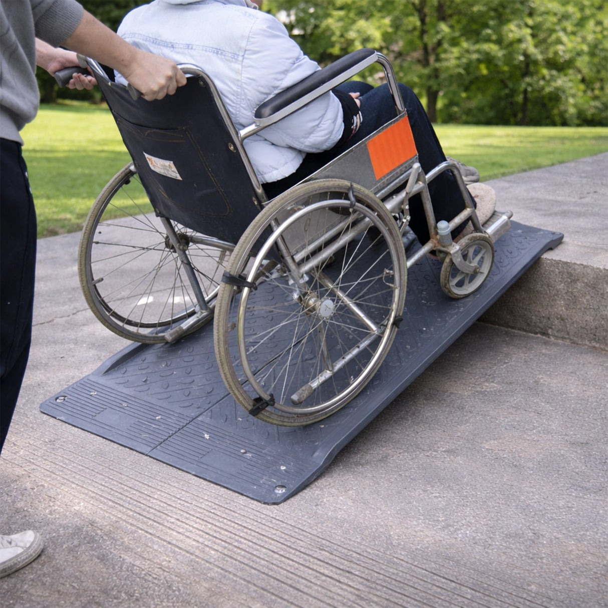 120 CM Wheelchair Ramp Low-Profile Threshold Ramp with - In Use | Besea Cone
